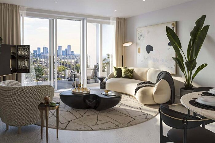 Apartment To Rent In Bouchon Point, Cendal Crescent, E1