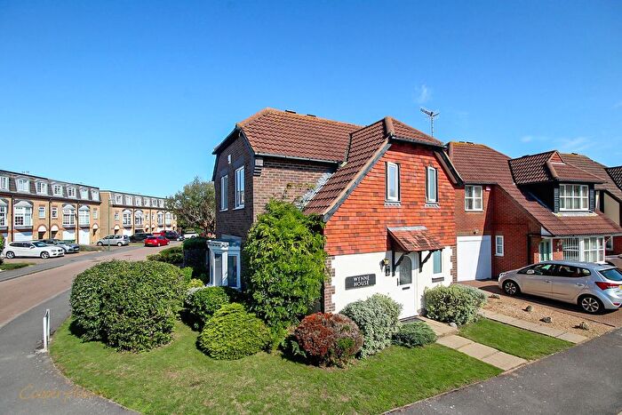 3 Bedroom Detached House For Sale In Blenheim Drive, Rustington, BN16