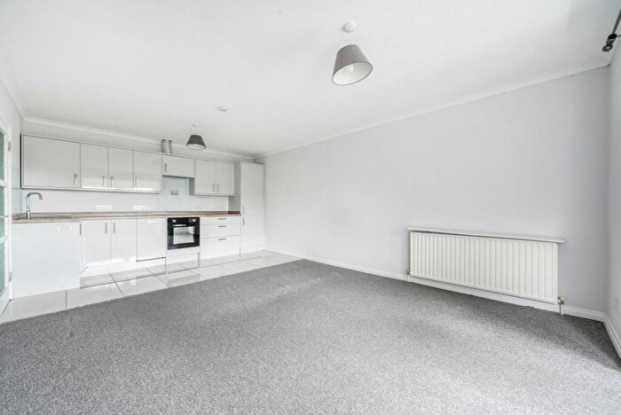 3 Bedroom Flat To Rent In Rookwood Court, Guildford, GU2