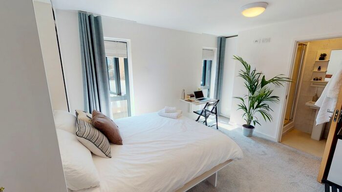 Studio To Rent In Queens Drive, London, N4