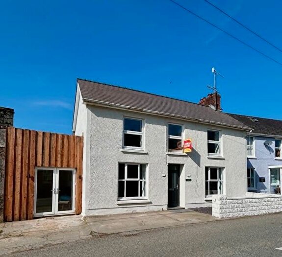 4 Bedroom Semi Detached House For Sale In Drefach Felindre, Llandysul, SA44