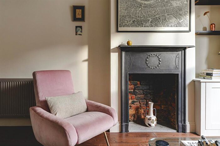 3 Bedroom House For Sale In Benn Street, Hackney, E9