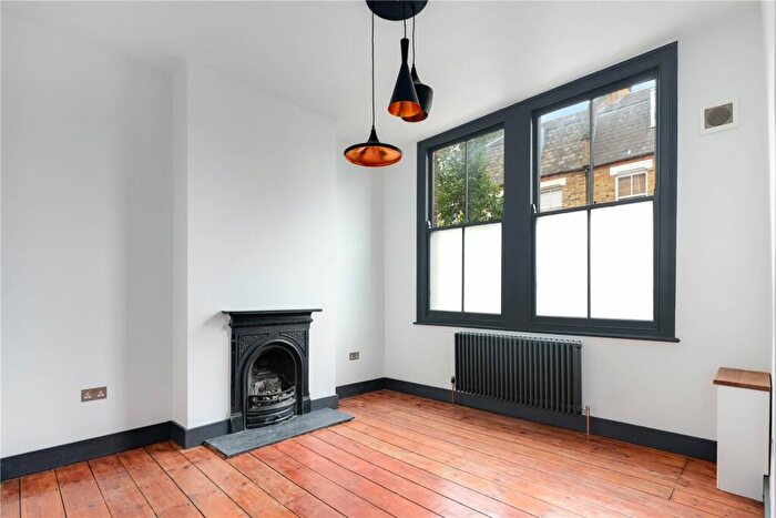 1 Bedroom Flat To Rent In Senrab Street, Stepney Green, London, E1