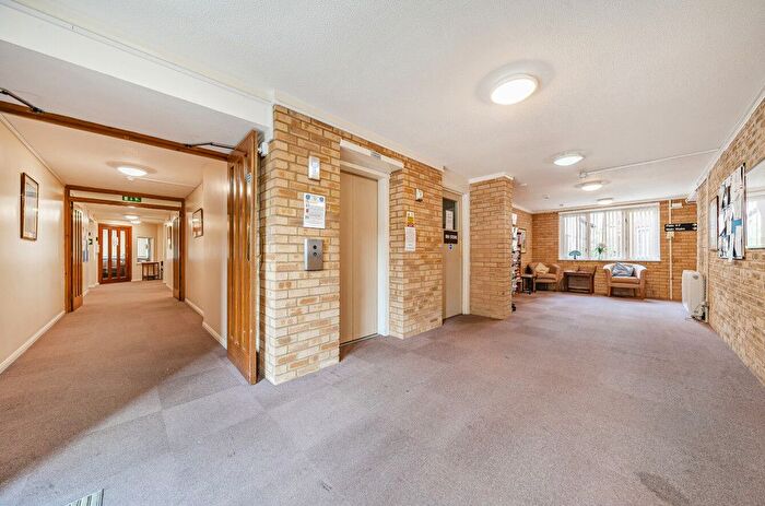 2 Bedroom Flat For Sale In Albion Street, Dunstable, Bedfordshire, LU6