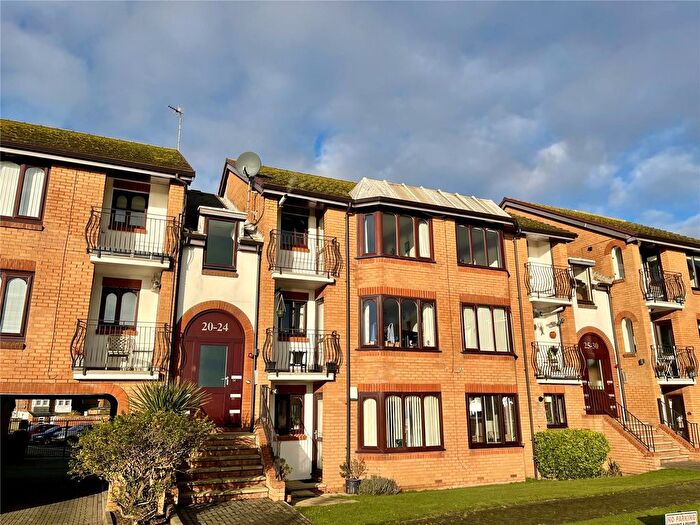2 Bedroom Flat For Sale In Alexandra Court, Bridlington, East Yorkshire, YO15