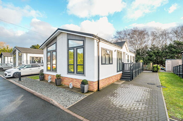 2 Bedroom Park Home For Sale In Newbridge Farm Park, Stopgate Lane, Simonswood, Merseyside, L33