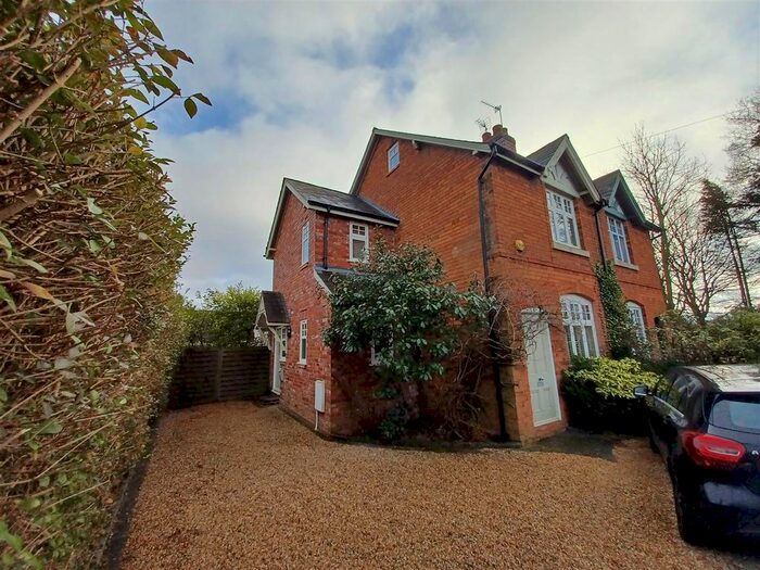 3 Bedroom Semi-Detached House To Rent In Widney Manor Road, Solihull, West Midlands, B91