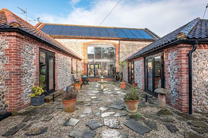 4 Bedroom Barn Conversion For Sale In Felbrigg Road, Felbrigg, NR11