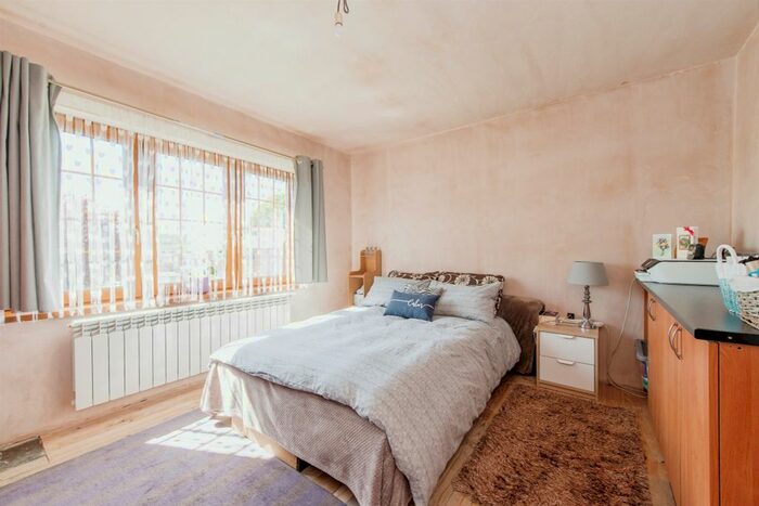 2 Bedroom Semi-Detached House For Sale In Broadway, Pontefract, WF8