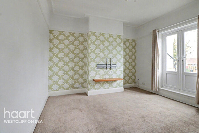 2 Bedroom Flat For Sale In Hamstel Road, Southend-on-Sea, SS2