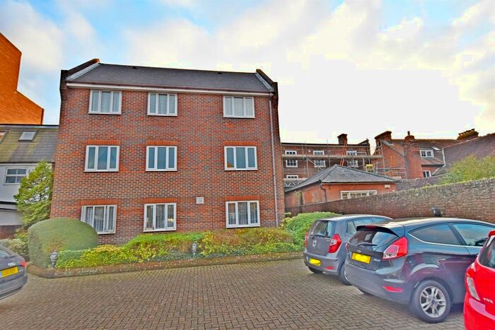 2 Bedroom Flat To Rent In East Street, Havant, PO9