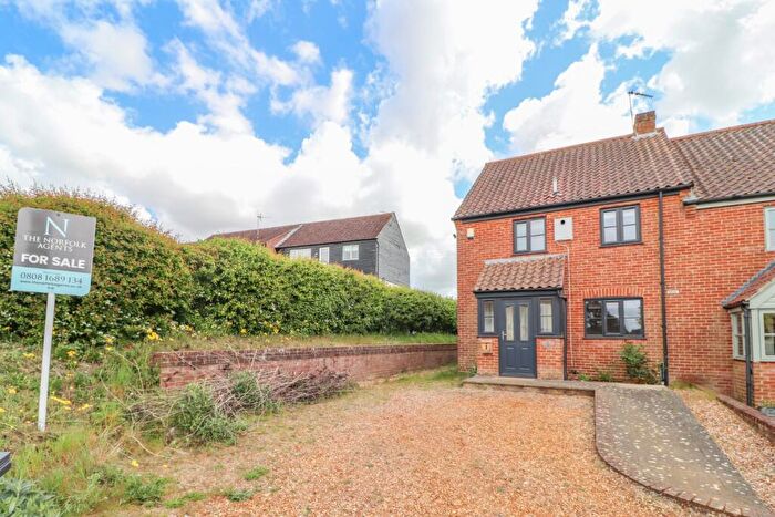 3 Bedroom End Of Terrace House For Sale In Meadow Rise, South Creake, NR21