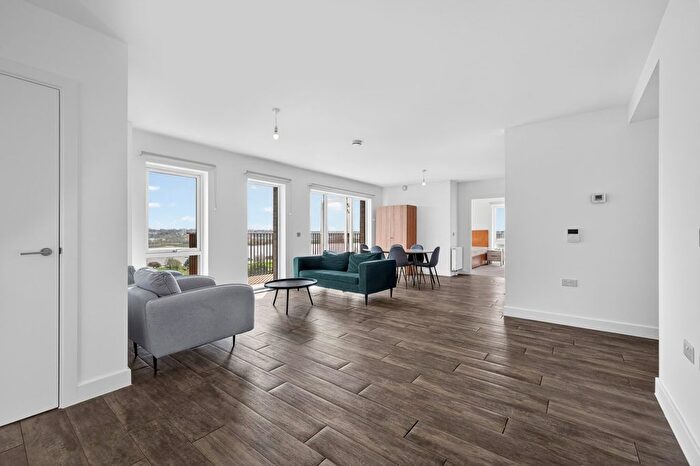 3 Bedroom Flat To Rent In Adlay Apartments, Millet Place, E16