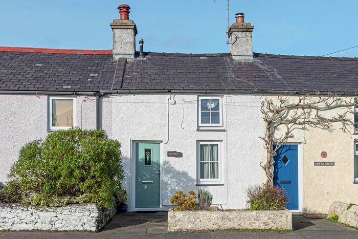 2 Bedroom Cottage For Sale In Caergeiliog, Holyhead, LL65