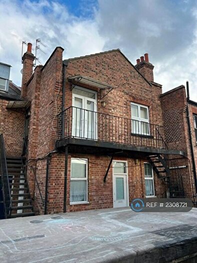 2 Bedroom Flat To Rent In Palmers Green, London, N13