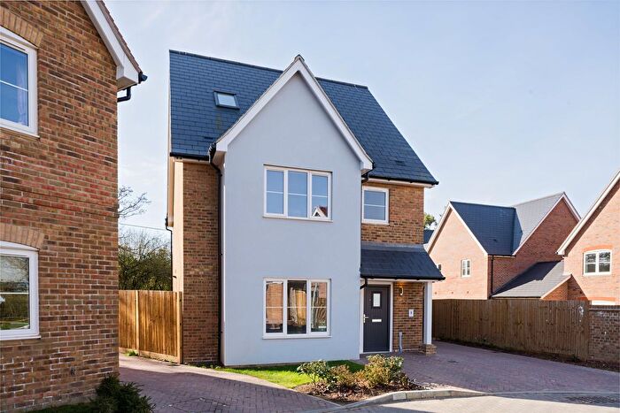 4 Bedroom Link Detached House For Sale In Hawthorn Close, Main Road, Bicknacre, Chelmsford, CM3