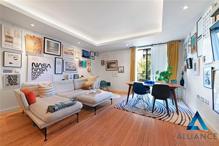2 Bedroom Flat To Rent In Cobblestone Square, London, E1W