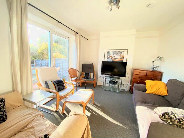 4 Bedroom Semi-Detached House To Rent In Weston Road, Guildford, GU2