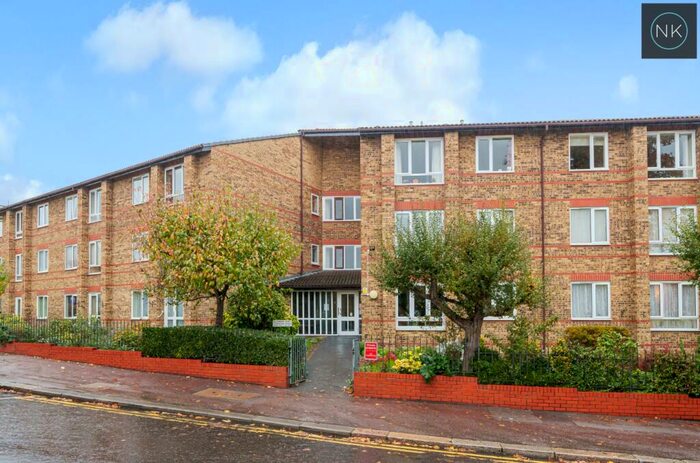 1 Bedroom Apartment For Sale In Ullswater Court, Glebelands Avenue, South Woodford, London, E18