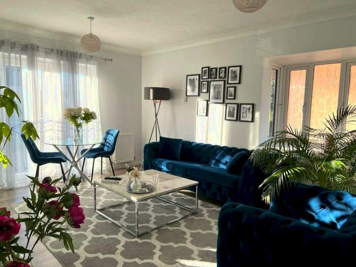 2 Bedroom Flat To Rent In Robinson Court, Green Street, Royston, SG8