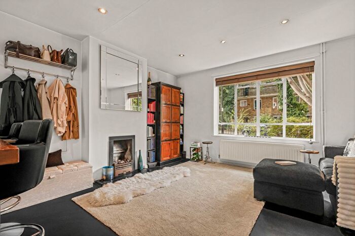 2 Bedroom Flat For Sale In Manning House, Fieldway Crescent, N5