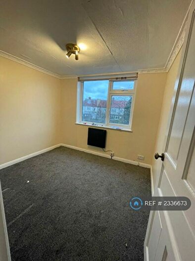 2 Bedroom End Of Terrace House To Rent In Robinhood Close, Mitcham, CR4