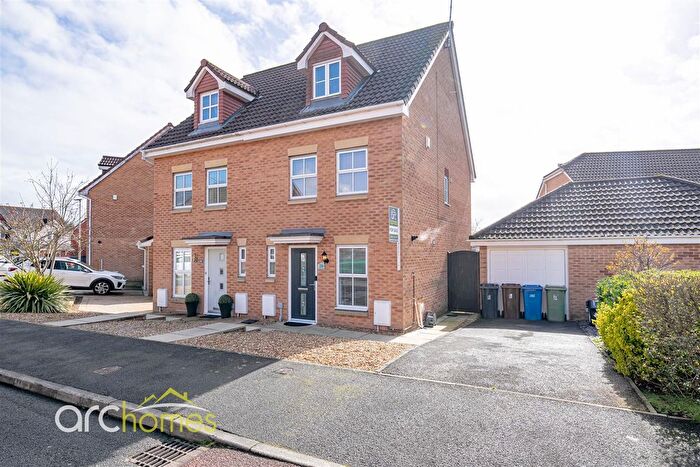 3 Bedroom Semi Detached House For Sale In Wayfarers Drive, Tyldesley, Manchester, M29