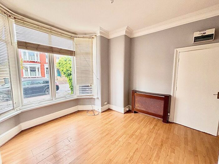 1 Bedroom Flat To Rent In Addison Road, Wanstead, E11