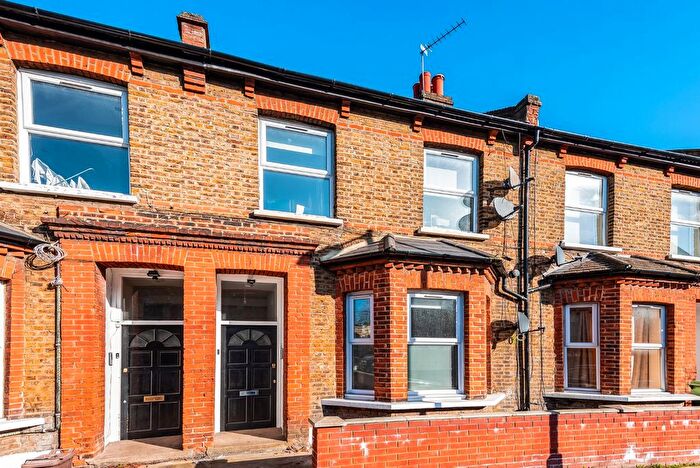 1 Bedroom Flat To Rent In Medlar Street, Camberwell, London, SE5