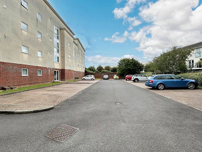 2 Bedroom Apartment For Sale In Selman Close, Hythe, SO45