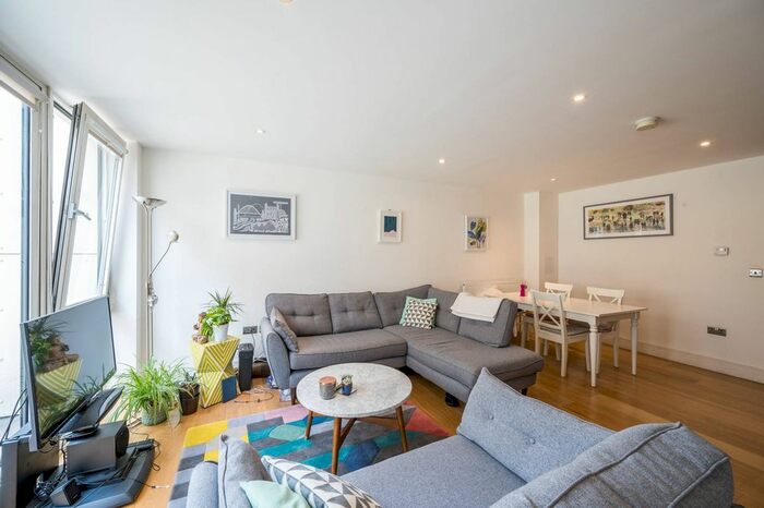2 Bedroom Flat To Rent In Printers Road, Clapham North, London, SW9