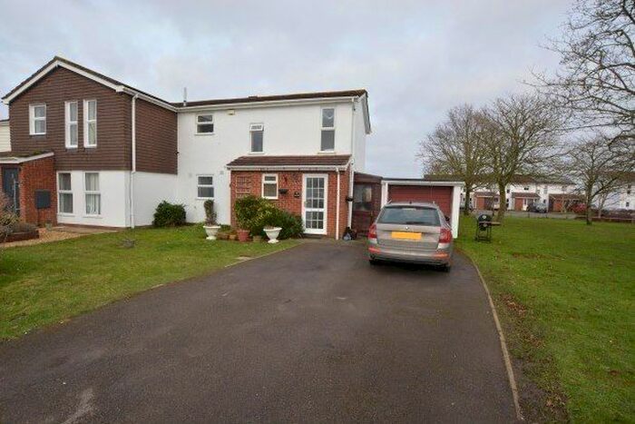 3 Bedroom Property To Rent In Meadowlands, Lymington, SO41
