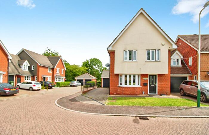 4 Bedroom Detached House For Sale In Harris Close, Romford, RM3