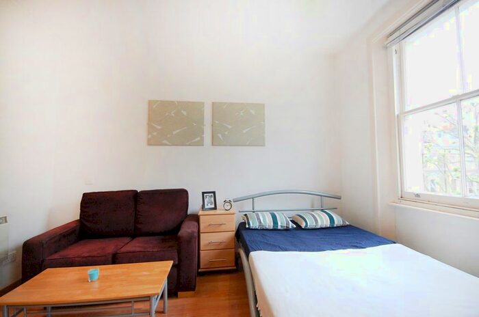 Studio To Rent In Linden Gardens, Notting Hill / Bayswater W2