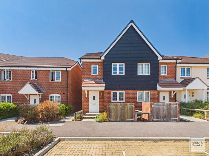 3 Bedroom End Of Terrace House For Sale In Woods Road, Chichester, PO19