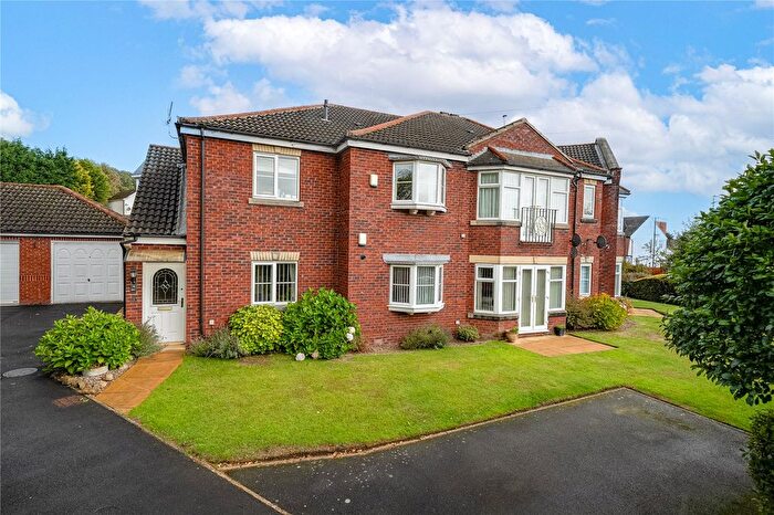 3 Bedroom Flat For Sale In Flat, The Drive, Alwoodley, Leeds, West Yorkshire, LS17