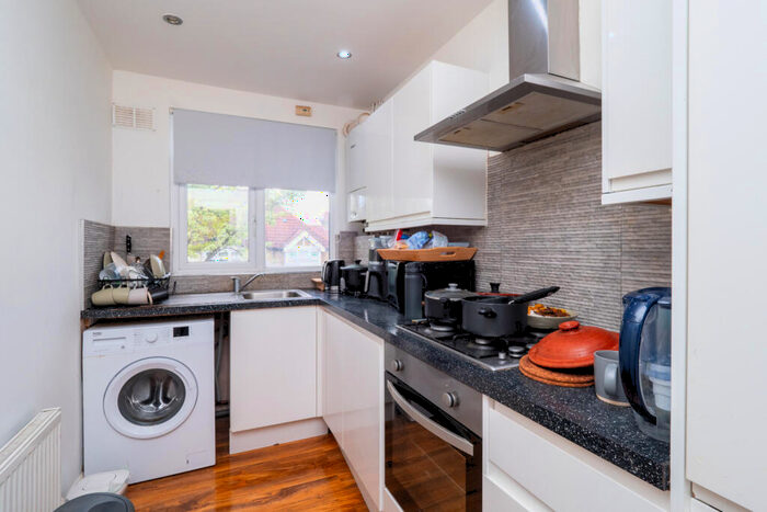 3 Bedroom Apartment To Rent In Gordon Road, Carshalton, SM5