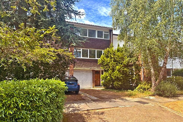 3 Bedroom Town House To Rent In Breamwater Gardens, Richmond, TW10