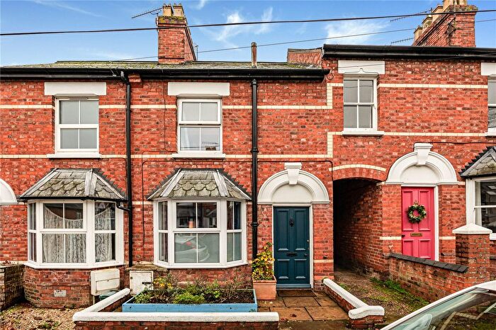2 Bedroom Terraced House For Sale In Clarence Road, RG9