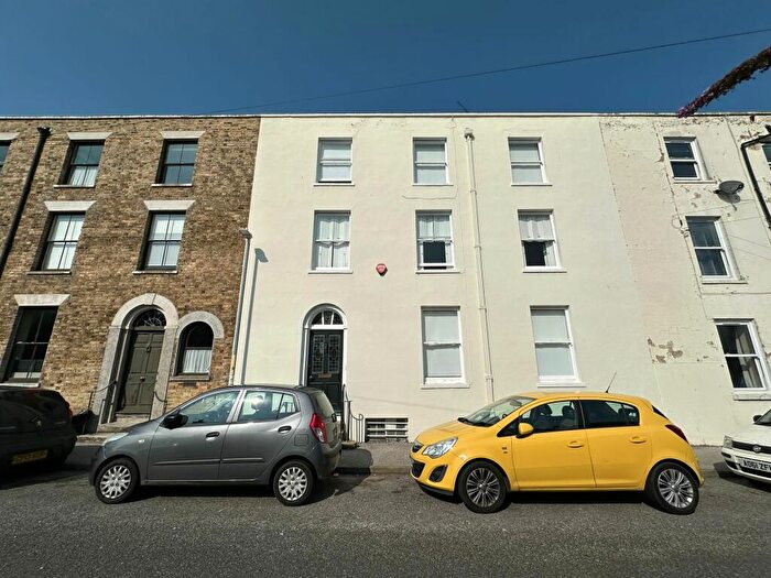 1 Bedroom Flat To Rent In Chapel Street, Ramsgate, CT11