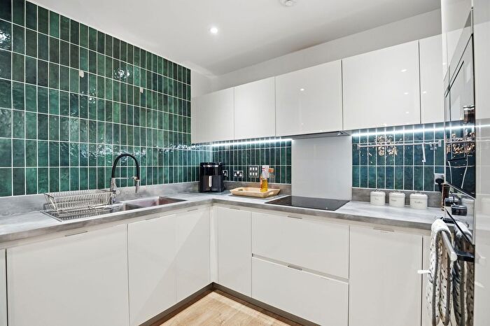 2 Bedroom Flat For Sale In Madeira Street, Lamington Heights, E14