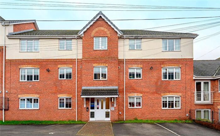 2 Bedroom Flat For Sale In Tower Crescent, Tadcaster, North Yorkshire, LS24