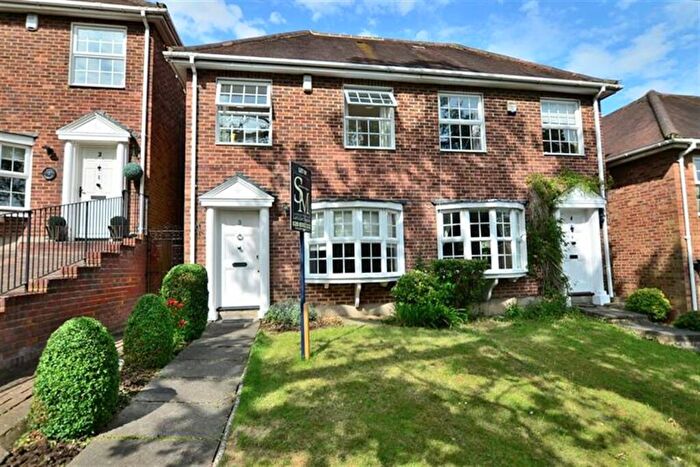 2 Bedroom End Of Terrace House To Rent In High Gables, Loughton, IG10
