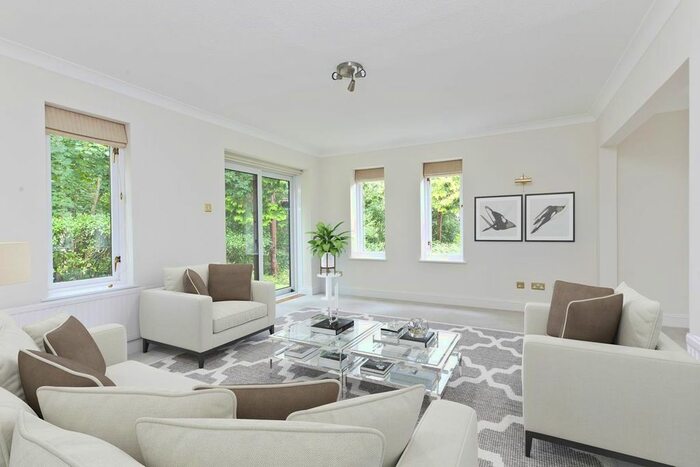 4 Bedroom Flat To Rent In Willow Court, The Gables, KT22