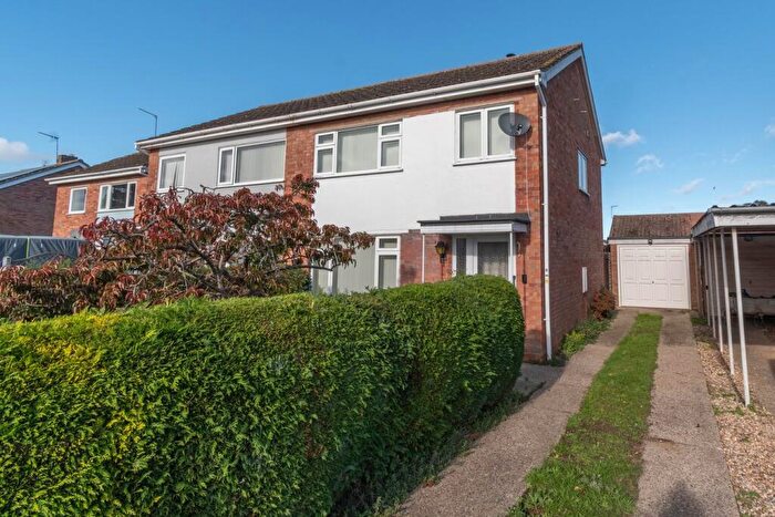 3 Bedroom Semi Detached House For Sale In North Park, Fakenham, NR21