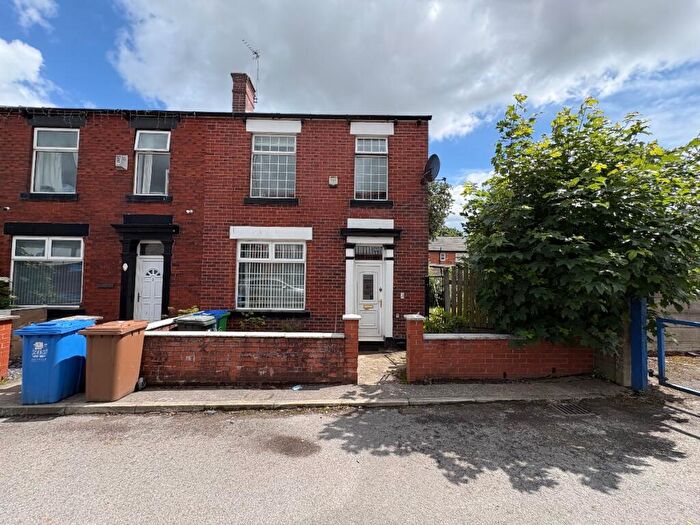 3 Bedroom Semi-Detached House To Rent In Pearl Street, Rochdale, OL11