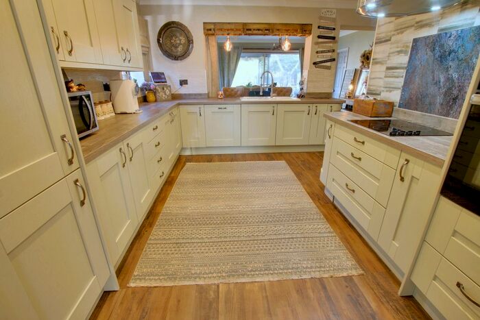 4 Bedroom Detached Bungalow For Sale In Knights End Road, March, PE15