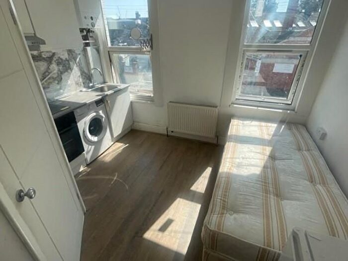 Studio To Rent In Moorefield Road, Tottenham, N17