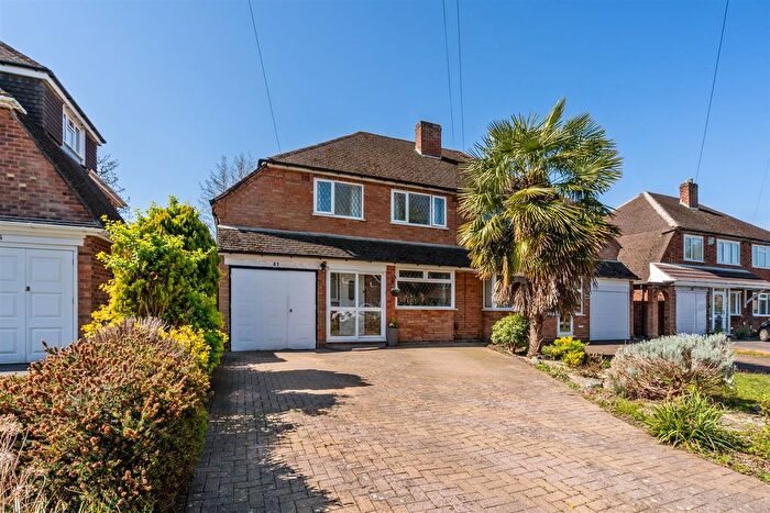 3 Bedroom Semi-detached House For Sale In Willow Road, Solihull, B91