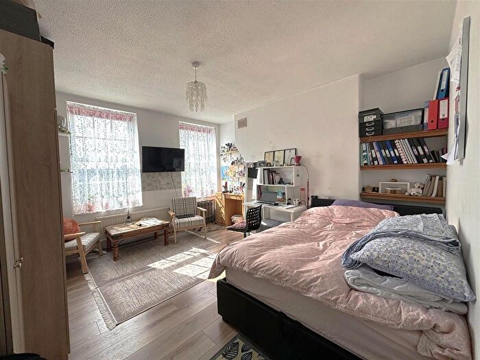 2 Bedroom Flat To Rent In Seldon House, Stewarts Road, SW8